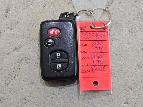 Used 2013 Toyota Highlander Limited AWD/4WD image 35
