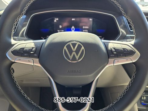 Used 2023 Volkswagen Tiguan SE image 24