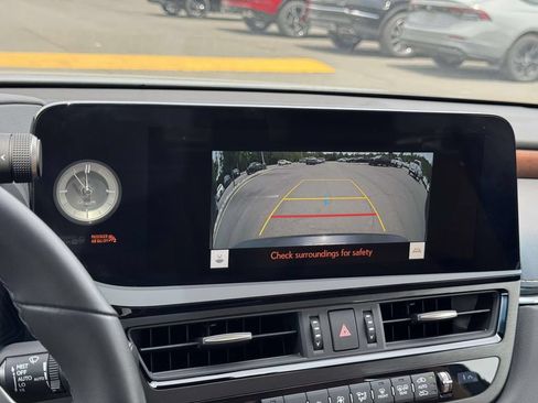 Used 2023 Lexus ES 250 w/ Premium Package AWD/4WD image 16