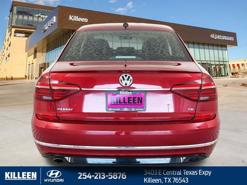 Used 2017 Volkswagen Passat 1.8T R-Line w/ R-Line Lighting Package FWD image 7