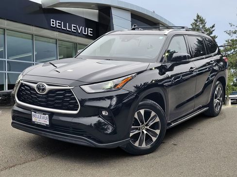 Used 2022 Toyota Highlander XLE image 1