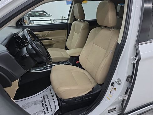 Used 2018 Mitsubishi Outlander SEL image 7