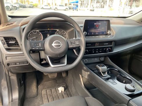 Used 2023 Nissan Rogue S image 11