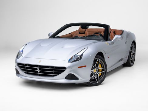 Used 2016 Ferrari California T image 46