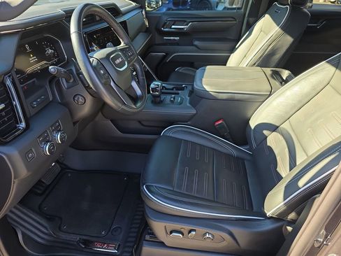Used 2024 GMC Sierra 1500 AT4X image 8
