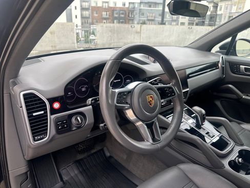 Used 2021 Porsche Cayenne image 10