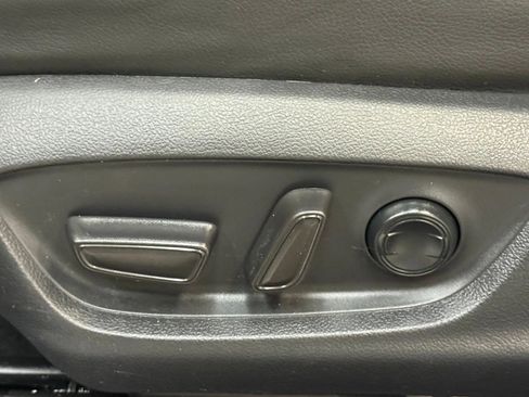 Used 2018 Toyota Camry SE image 25