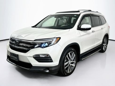 Used 2017 Honda Pilot Touring image 1