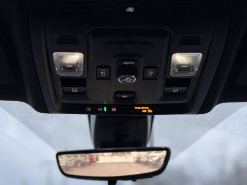 Used 2021 GMC Yukon Denali w/ Advanced Technology Package image 24