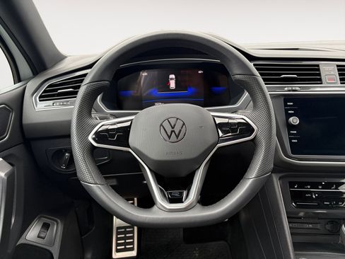 Used 2024 Volkswagen Tiguan SE R-Line FWD image 13