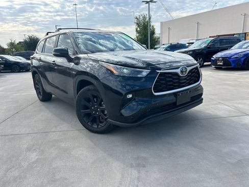 Certified 2024 Toyota Highlander LE FWD image 1