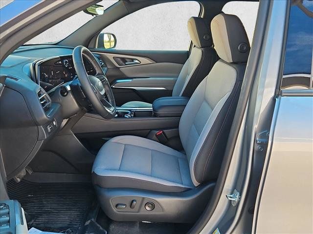 New 2027 Chevrolet Traverse LT w/ Driver Confidence Package FWD image 4