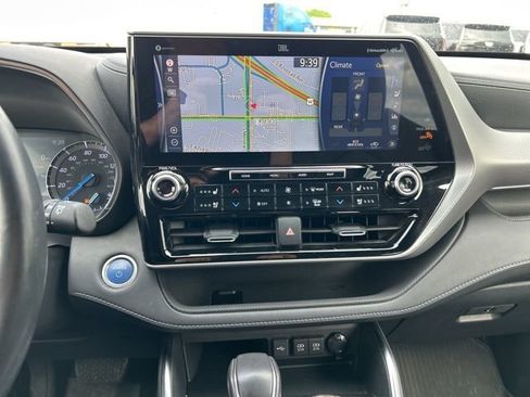 Used 2020 Toyota Highlander Platinum image 18