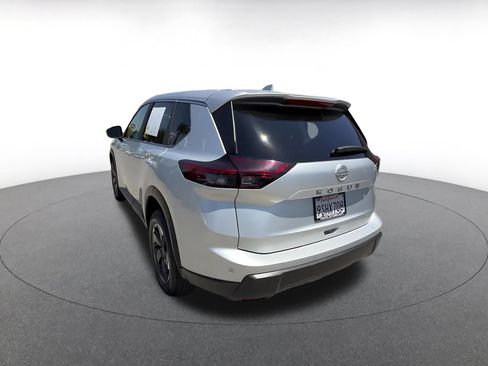 Used 2025 Nissan Rogue SV FWD image 11
