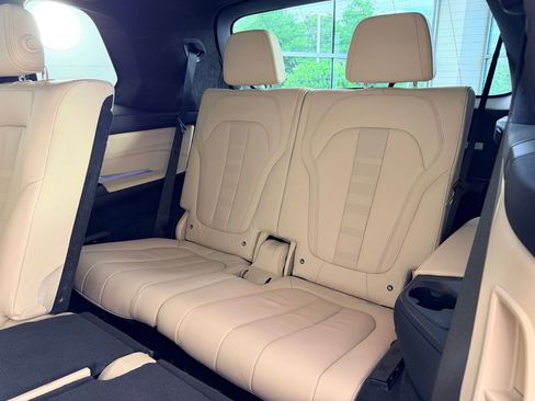 Used 2022 BMW X7 xDrive40i w/ Executive Package AWD/4WD image 19