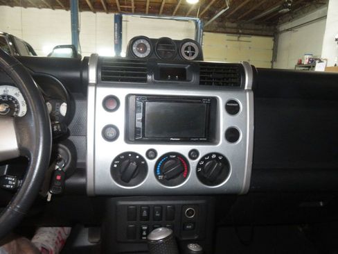 Used 2007 Toyota FJ Cruiser 4WD w/ Upgrade Pkg 1 image 34