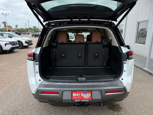 New 2026 Nissan Pathfinder Platinum AWD/4WD image 30
