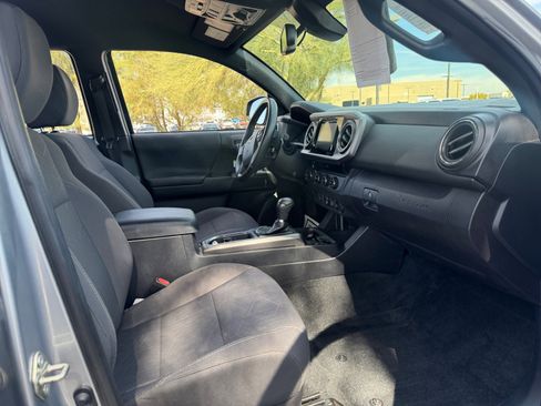 Used 2018 Toyota Tacoma TRD Off-Road image 19