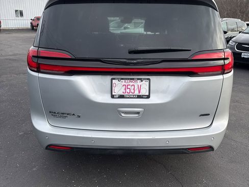 Used 2023 Chrysler Pacifica Touring-L w/ S Appearance Package image 6