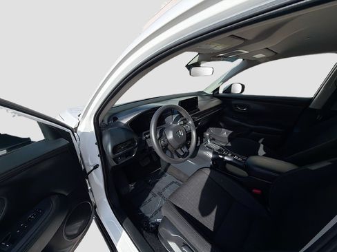 Certified 2025 Honda HR-V LX image 9