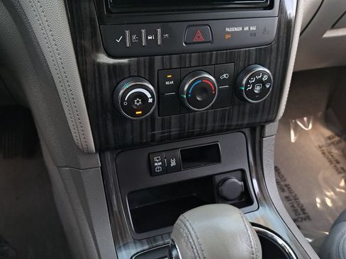 Used 2014 Chevrolet Traverse LT FWD image 27