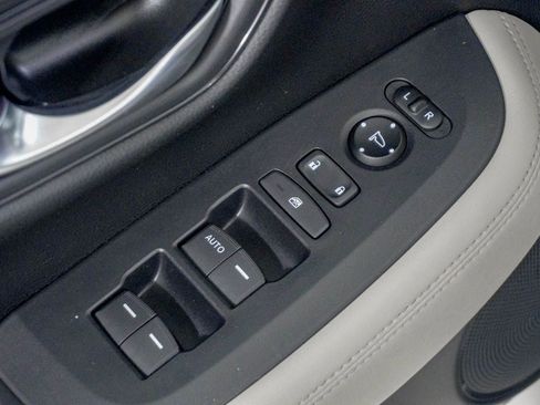 Used 2023 Honda HR-V LX image 17