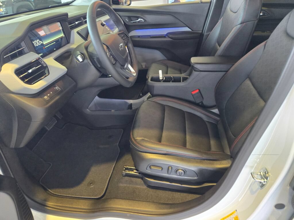 Used 2027 Chevrolet Bolt RS FWD image 15