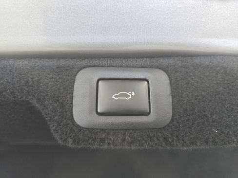 Used 2023 Lexus LS 500 w/ Accessory Package (Z2) RWD image 32