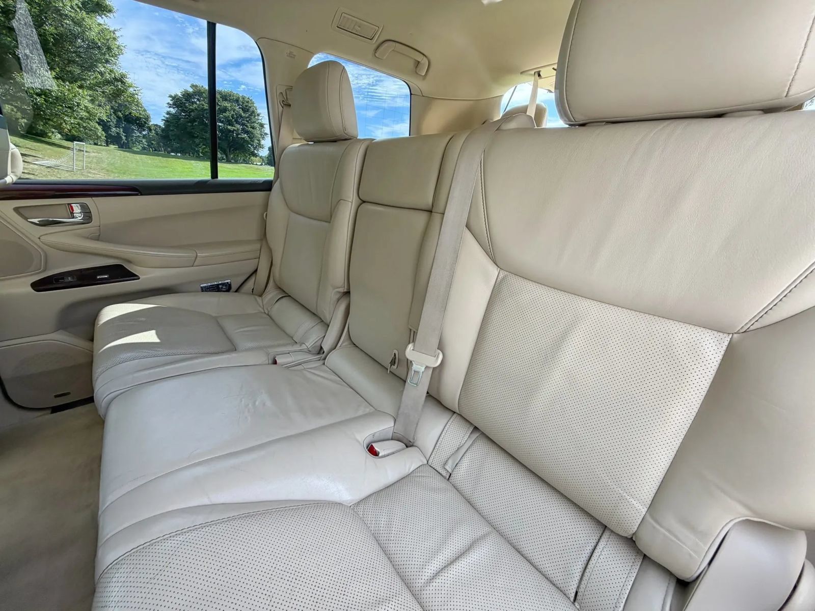 Used 2013 Lexus LX 570 4WD w/ Luxury Pkg image 58