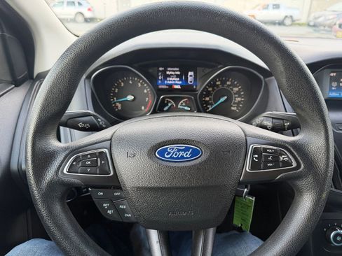 Used 2015 Ford Focus SE image 28