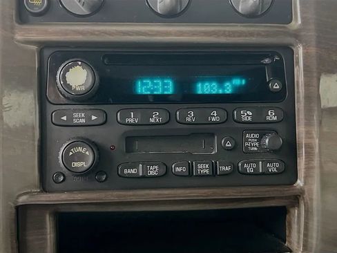 Used 2004 GMC Savana 1500 w/ Preferred Equipment Group image 14