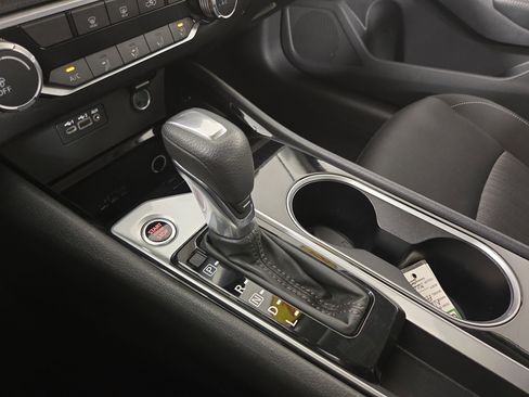 Used 2024 Nissan Altima 2.5 SV FWD image 22