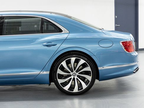 New 2026 Bentley Flying Spur Plug-In Hybrid image 3