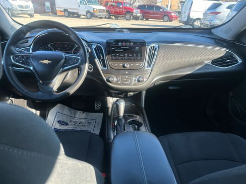 Used 2017 Chevrolet Malibu LT image 10