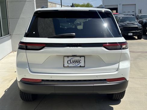 New 2026 Jeep Grand Cherokee Altitude RWD image 4