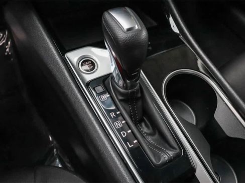 Used 2024 Nissan Altima 2.5 SV image 19