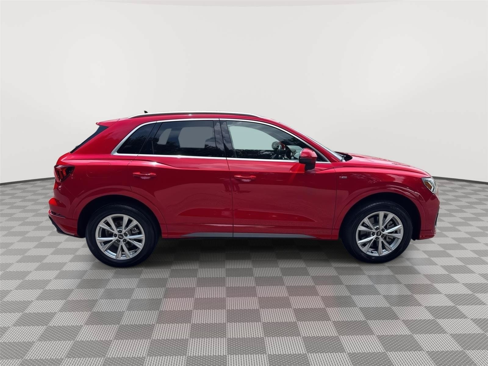 Used 2022 Audi Q3 2.0T Premium Plus w/ Premium Plus Package AWD/4WD image 5
