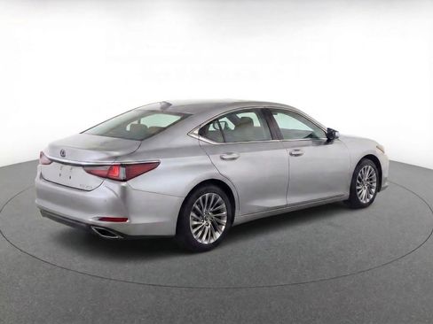 Used 2020 Lexus ES 350 Ultra Luxury w/ Accessory Package 2 image 4