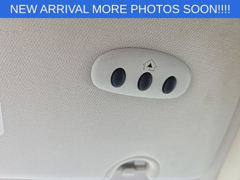 Used 2009 Chrysler Town & Country Touring FWD image 18