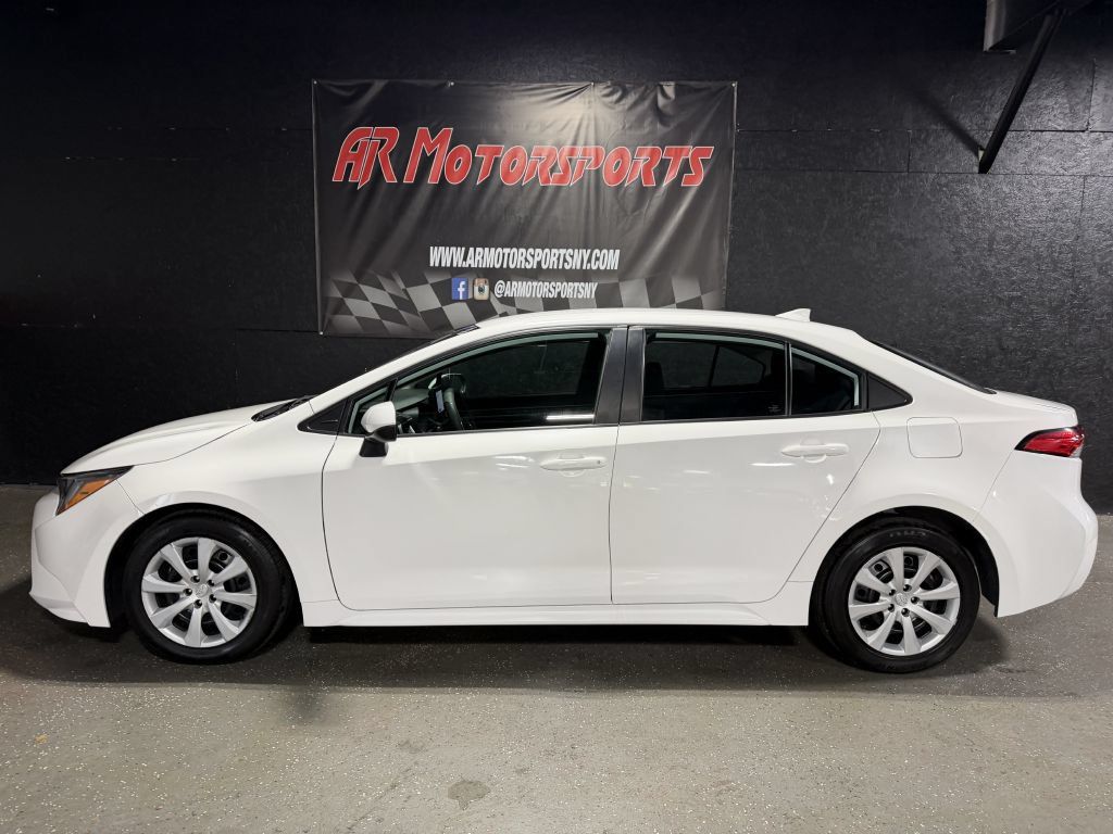 Used 2023 Toyota Corolla LE FWD image 2
