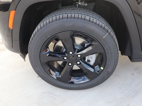 New 2025 Jeep Grand Cherokee L Limited w/ Black Appearance Package AWD/4WD image 20