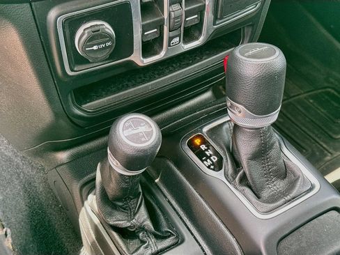 Used 2021 Jeep Gladiator Sport AWD/4WD image 19