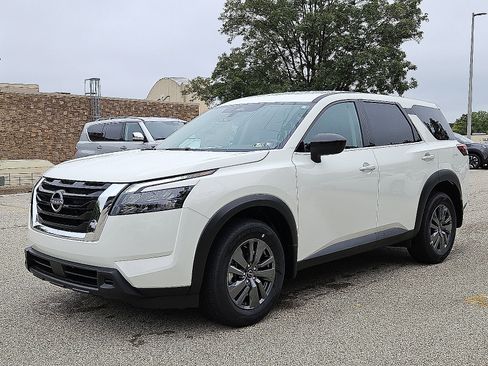 New 2025 Nissan Pathfinder S image 3