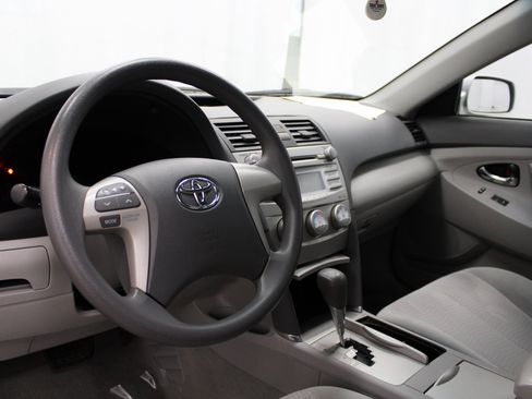 Used 2011 Toyota Camry LE image 14