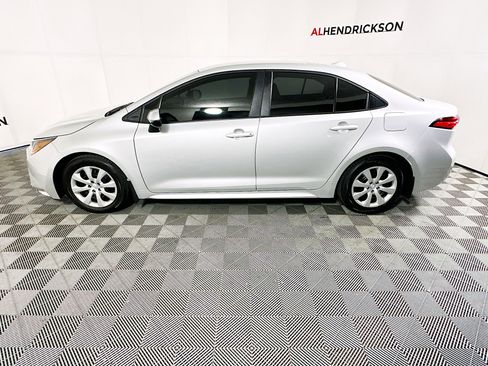 Used 2025 Toyota Corolla LE image 6