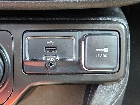 Used 2022 Jeep Renegade Trailhawk AWD/4WD image 19