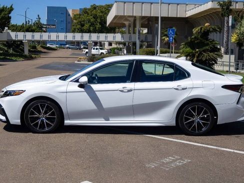 Used 2022 Toyota Camry SE image 11