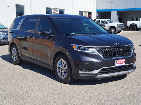 Used 2022 Kia Carnival LX image 3