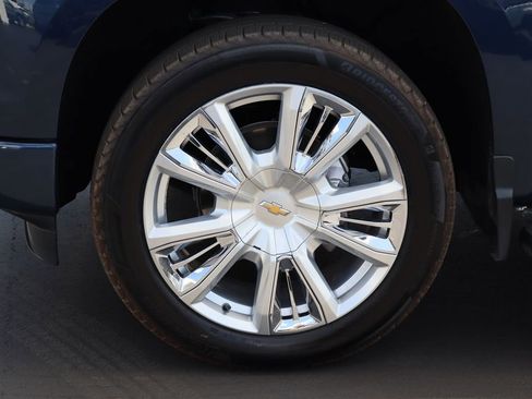 Used 2023 Chevrolet Silverado 1500 High Country w/ High Country Premium Package AWD/4WD image 34