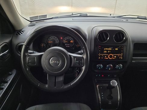 Used 2016 Jeep Patriot Latitude AWD/4WD image 22